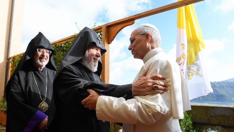 O Papa encontra-se em Castel Gandolfo com o catholicos de todos os armênios, Karekin II (Vatican Media)