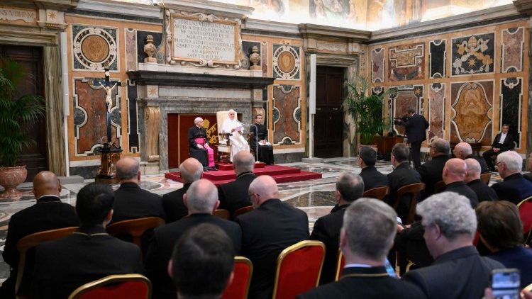 Papa na washiriki wa Mikutano mikuu ya Mashirika