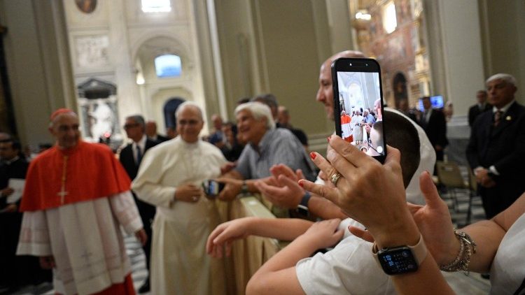 Папата сред участниците в Асамблеята на Римската епархия