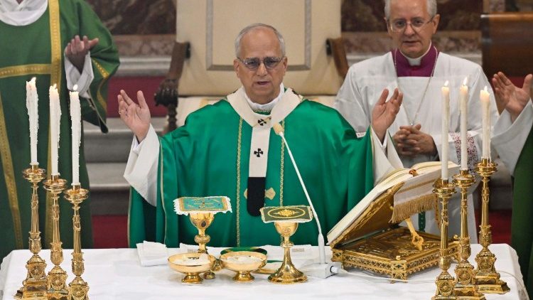 Leó pápa szentmisét mutat be