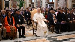 Il Papa nell'udienza agli indonesiani residenti a Roma