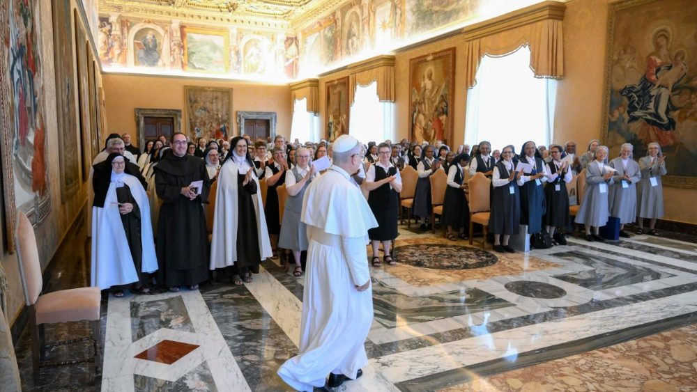 Leon al XIV-lea a primit în audiență mai multe grupuri de călugărițe