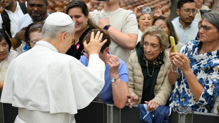 Otro momento del Papa en el aula Pablo VI