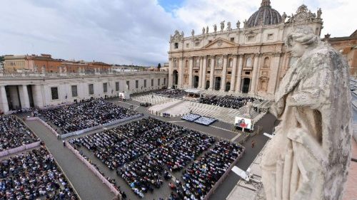 Leão XIV: Terço pela paz na Praça São Pedro, em 11 de outubro
