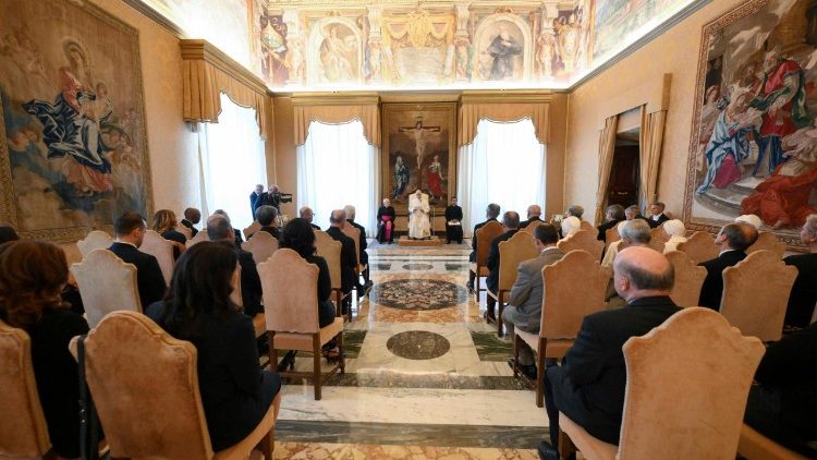 Un momento dell'udienza di Leone XIV con il Collegio degli Scrittori de "La Civiltà  Cattolica"