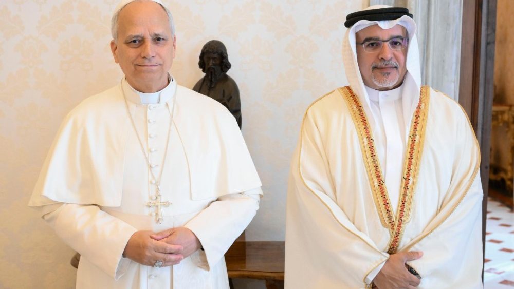 Audience du Pape Léon XIV au prince Salman ben Hamad Al Khalifa, dans la bibliothèque du Palais apostolique, le 29 septembre 2025. 