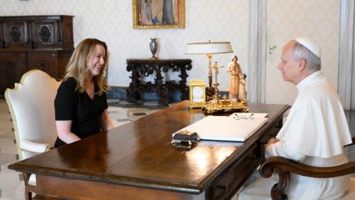 Il direttore generale dell'OIM: la Chiesa autorità morale per difendere i diritti dei migranti