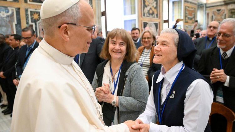 Il Papa saluta i partecipanti al Congresso