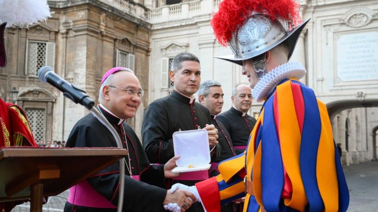 La consegna delle onorificenze 