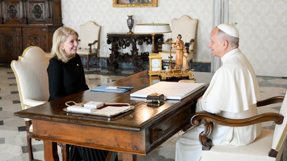 Leon XIV și directoarea executivă UNICEF, Catherine Russell