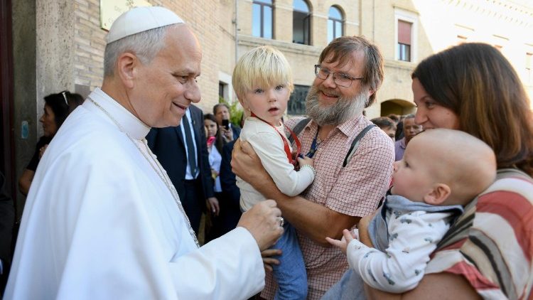Papież podczas spotkania z pracownikami Dykasterii ds. Komunikacji i ich rodzinami