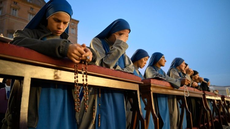 Wakati wa sala ya Rozari