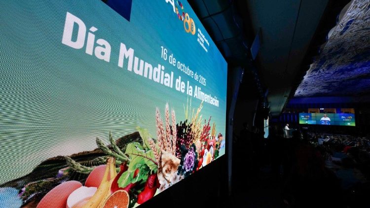 Il Papa visita l'Assemblea della Fao a Roma 