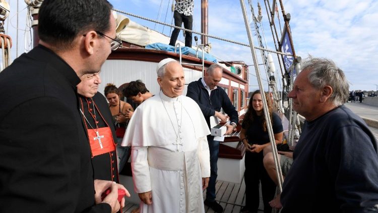 Popiežius Leonas misijos „Kurti taiką“ laive