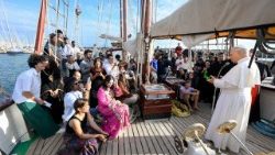 Papež Lev XIV. při návštěvě plachetnice „Bel Espoir“