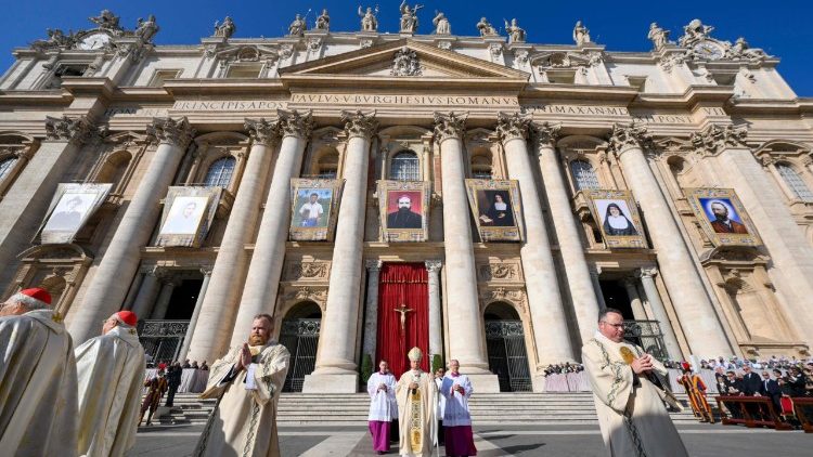 Leon al XIV-lea la Sfânta Liturghie și ceremonia de canonizare din 19 octombrie 2025
