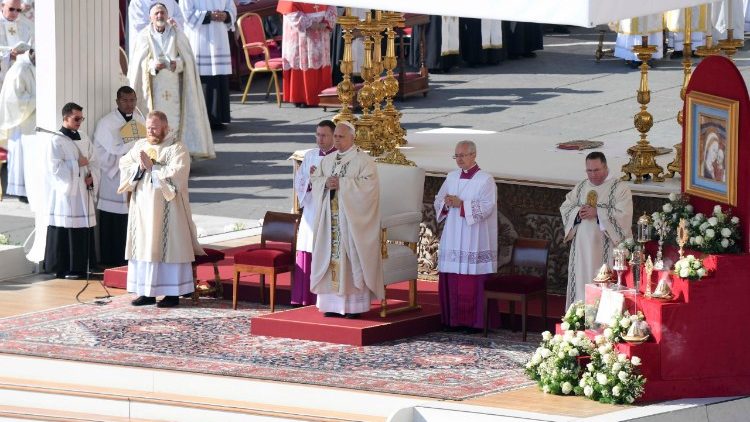 البابا: القديسون هم شهود لمحبة المسيح! 