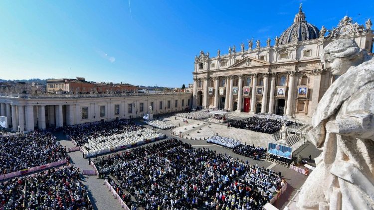Kanonizace na Svatopetrském náměstí v neděli 19. října
