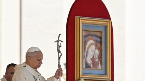 Homília Leva XIV.: Boh vidí zlo a vykupuje ho tým, že ho berie na seba