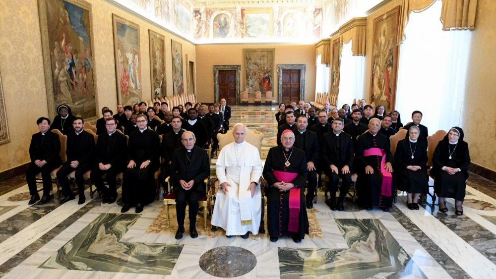 La foto del Papa León junto a la comunidad del Colegio Pontificio Portugués de Roma 