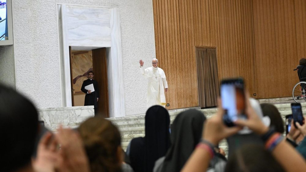 Papa recebe em audiência os fiéis que vieram a Roma para a canonização dos sete beatos