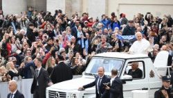 Pope Leo greets crowds in St. Peter's Square before beginning his General Audience