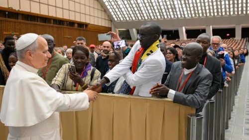I poveri del mondo insieme al Papa, la "festa" dei Movimenti popolari in Vaticano