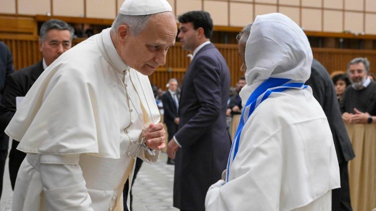 Papst Leo trifft die Teilnehmer am 5. Welttreffen der Sozialen Bewegungen im Vatikan