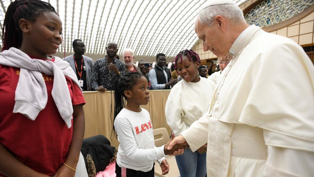 Le Pape a reçu les participants à la Rencontre mondiale des mouvements populaires, en Salle Paul VI, le 23 octobre 2025. 