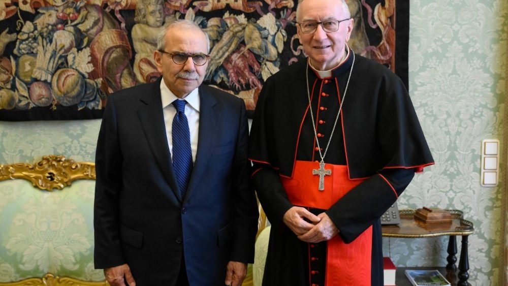 Kardinál státní sekretář Parolin s libanonským premiérem Nawafem Abdalláhem Salimem Salamem 
