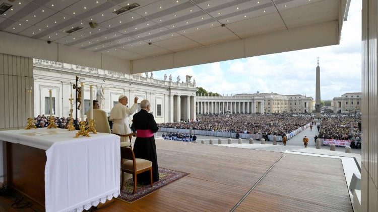 البابا لاوُن الرابع عشر في مقابلته العامة اليوبيلية مع المؤمنين: اليوبيل جعلنا حجاج رجاء