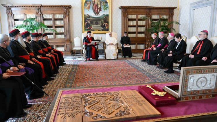 Con Leone XIV il patriarca assiro e Commissione mista per il dialogo teologico tra la Chiesa Cattolica e la Chiesa Assira dell’Oriente
