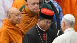 O Papa no evento "Caminhando Juntos na Esperança" para celebrar o 60º aniversário da Nostra Aetate com o Cardeal Koovakad.