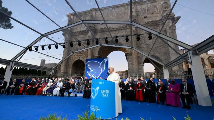 Папа падчас міжрэлігійнай сустрэчы ў рымскім Калізеі