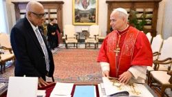 Pope Leo with Mr Ratu Naiqama Tawake Lalabalavu, President of Fiji