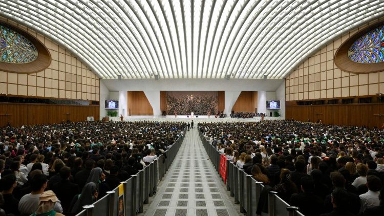 2025.10.30 Studentë pjesëmarrës në Jubileun e botës edukative