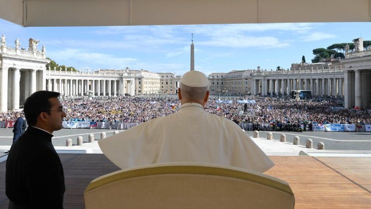 Leão XIV no adro da Basílica Vaticana