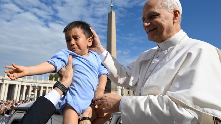 Immagini dell'incontro di Papa Leone XIV con i partecipanti al Giubileo del mondo educativo