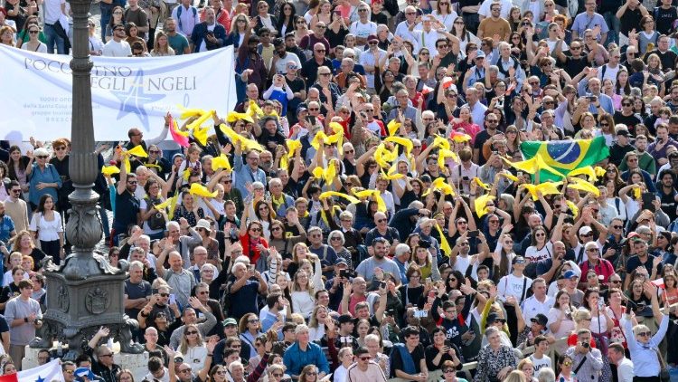 Паломники на площади Святого Петра (2 ноября 2025 г.)