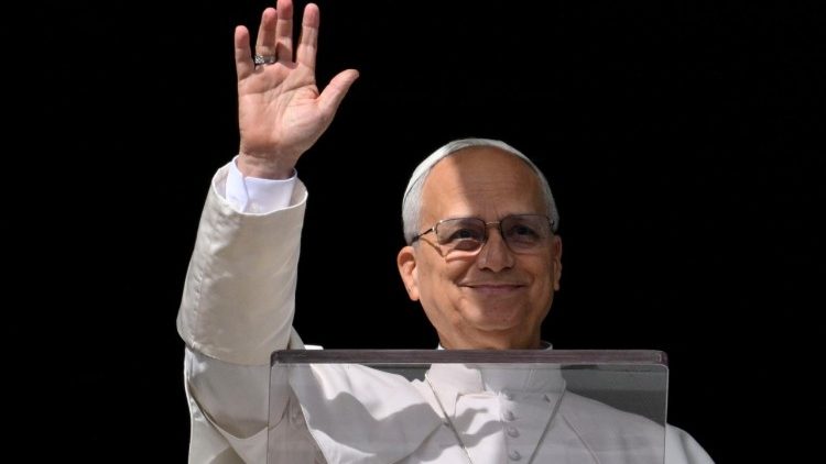 Papież Leon XIV podczas modlitwy Anioł Pański