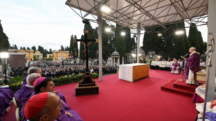"Deixemos ressoar em nós a promessa da vida eterna que o Senhor nos faz", afirma Leão XIV no Dia de Finados