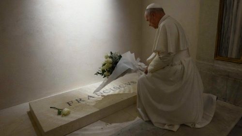 Le&atilde;o recorda Francisco: doou muito e foi um grande dom para a Igreja e o mundo