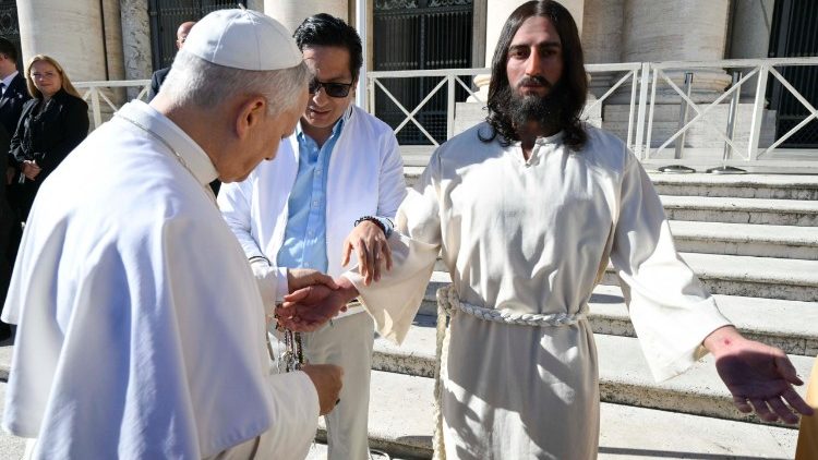 Papa Leo atakutana na waigizaji na wakurugenziwa Sinema tarehe 15 Novemba.