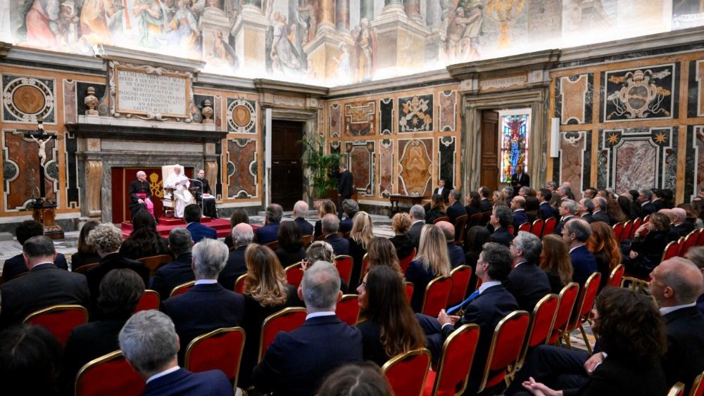 Papa Leão XIV durante a audiência com os membros do Conselho Consultivo da RCS Academy