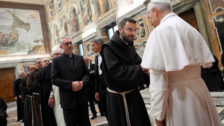Leão XIV na audiência com os participantes da Assembleia Geral da Conferência Italiana dos Superiores Maiores (Vatican Media)