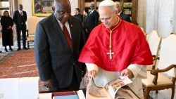 2025.11.08 Papa Leo amekutana na Bwana  Matamela Cyril Ramaphosa, Rais wa jamhuri ya Afrika Kusini. 