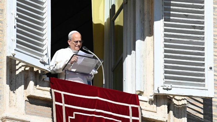 Papst Leo beim Angelus am Weihetag der Lateranbasilika