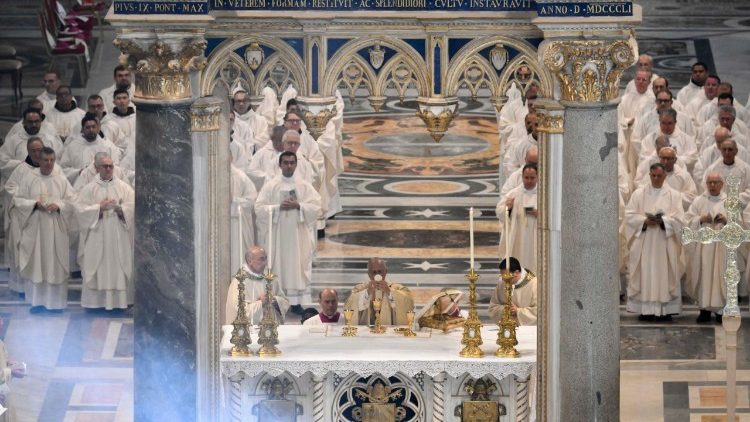 Leonas XIV Laterano bazilikoje aukoja Šv. Mišias