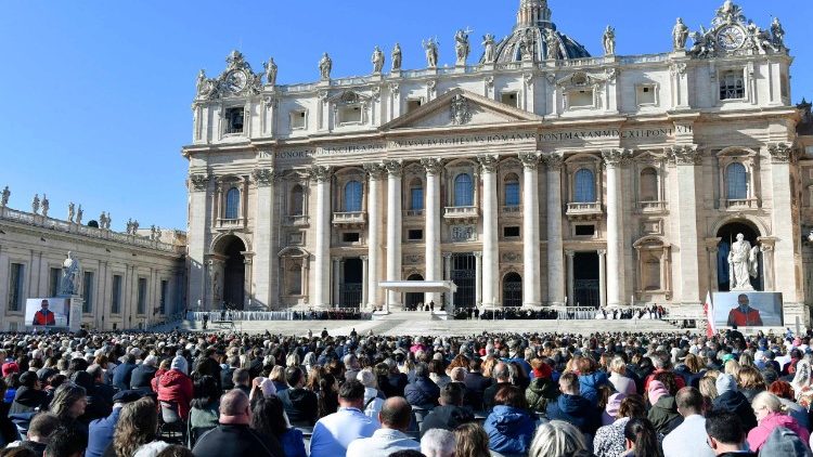 Folla di fedeli all'udienza generale