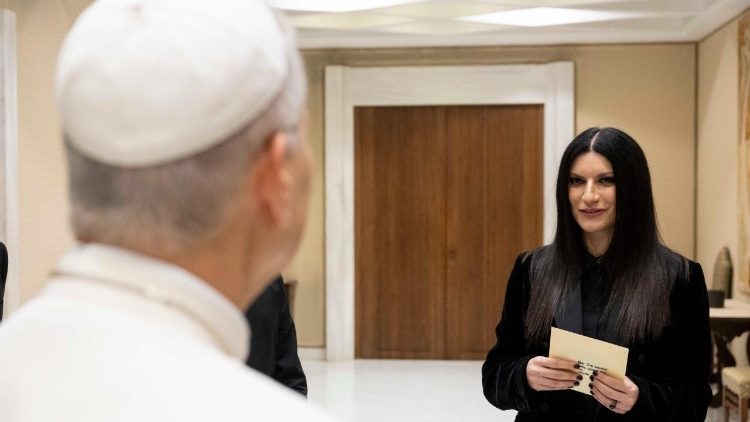 La cantante italiana ricevuta da Papa Leone XIV